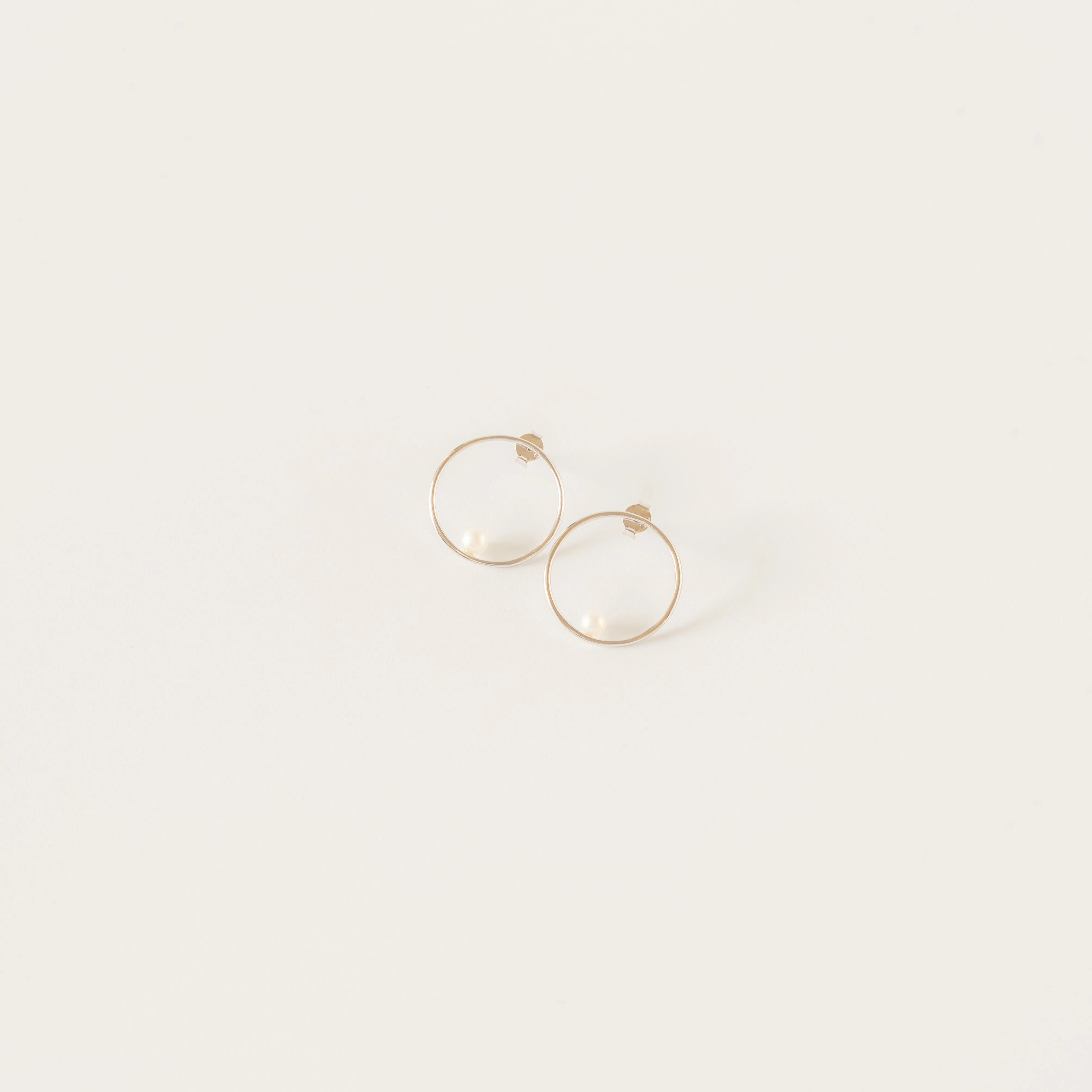 Billabong Circle Earrings with Pearl