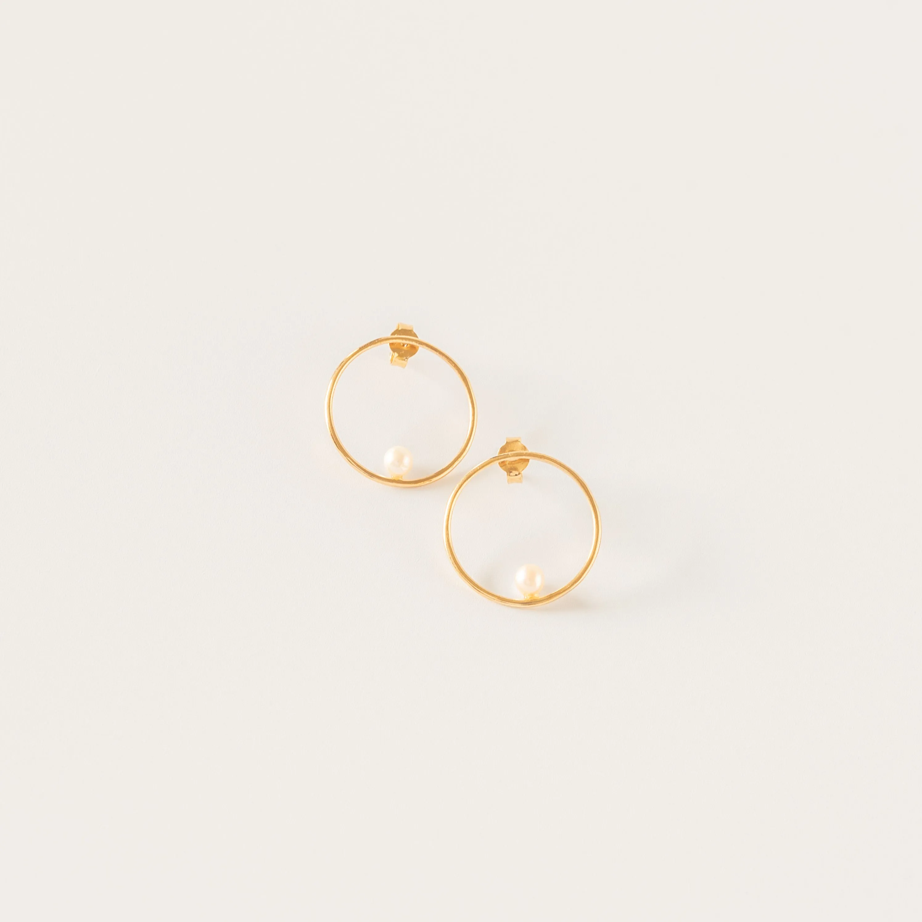 Billabong Circle Earrings with Pearl