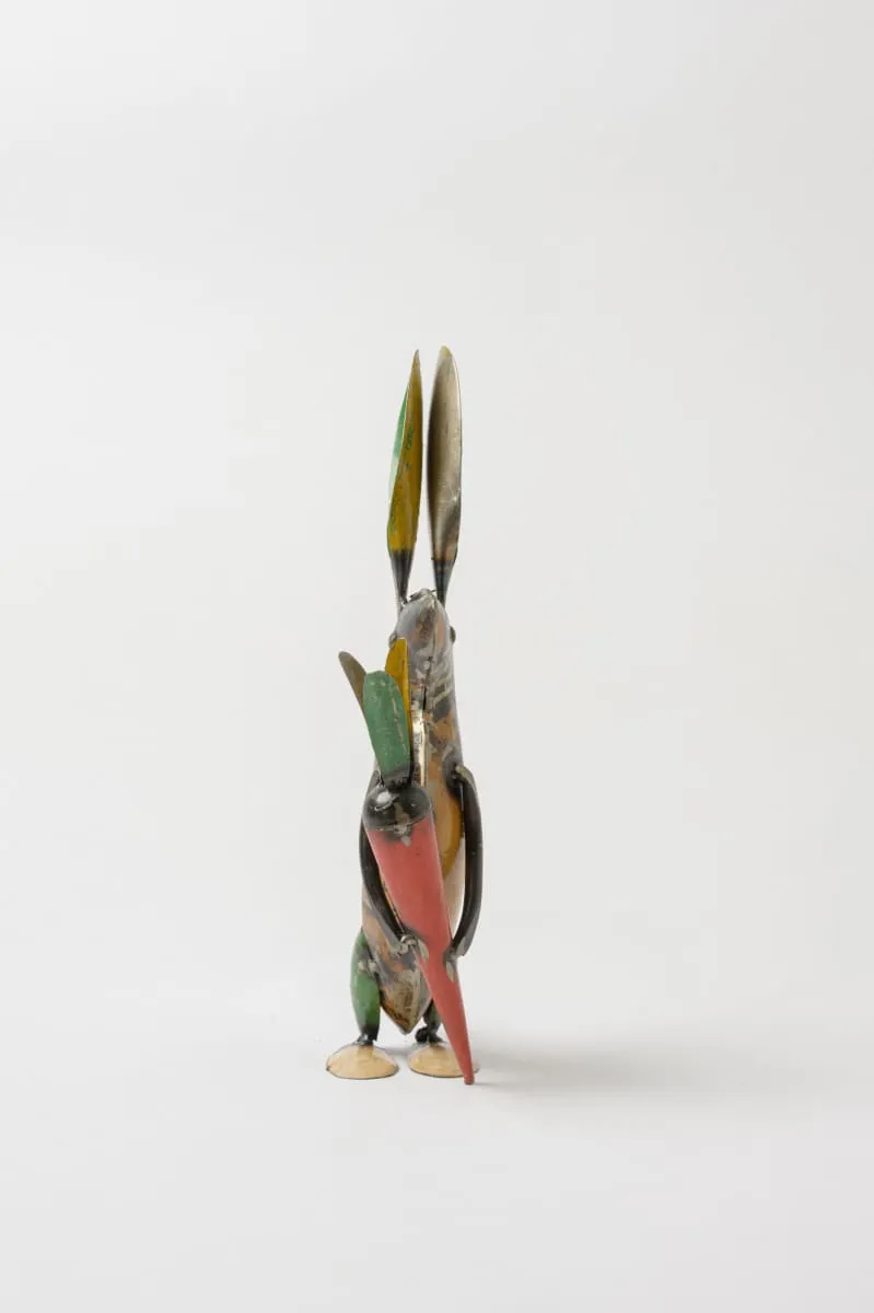 De kulture handcrafted recycled iron gold bunny with carrot decorative collectible figurine showpiece beautify home office holiday décor| ideal for garden balcony terrace decoration, 5.5x2x9.5 (LWH) inches