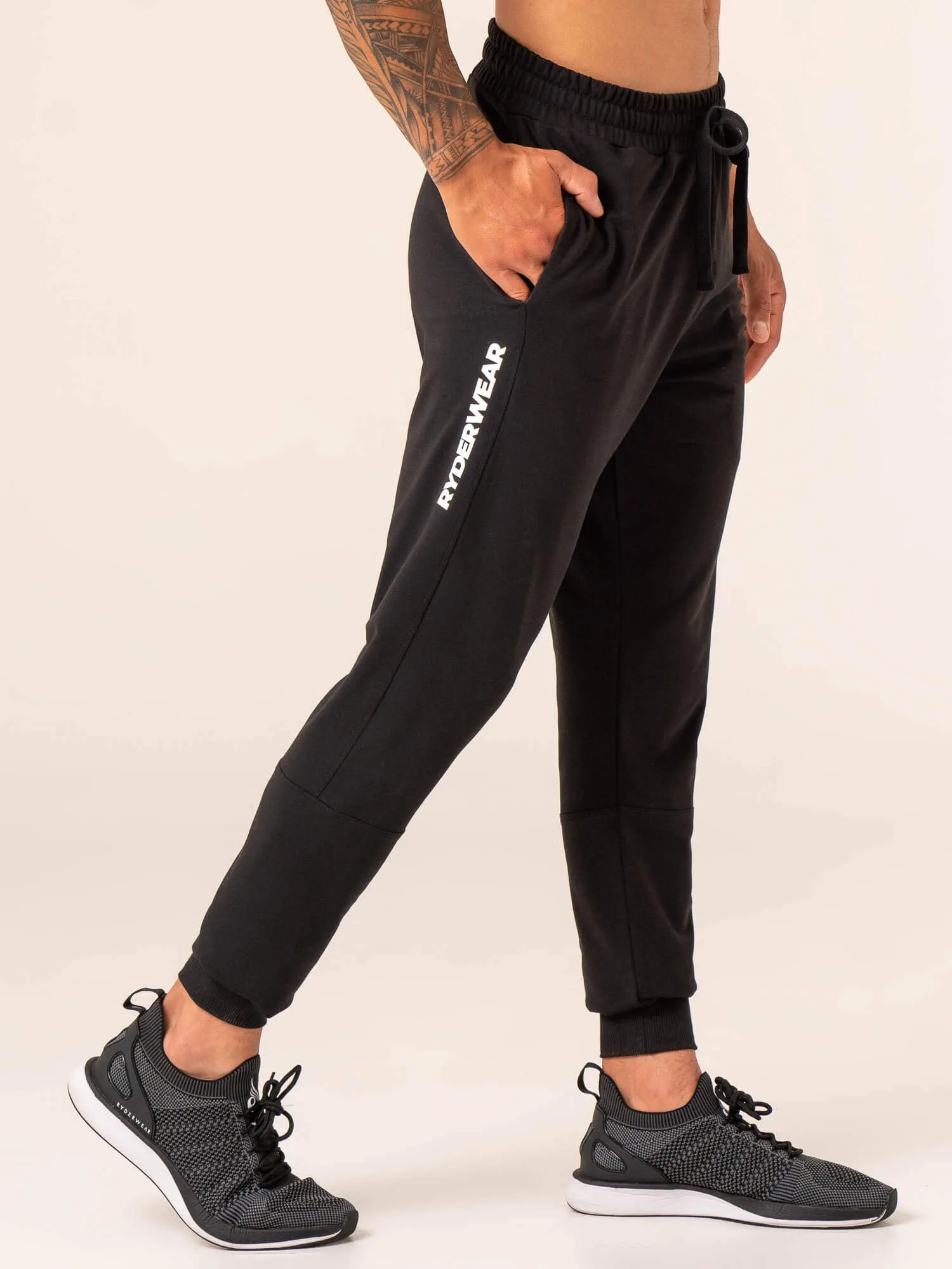 Emerge Track Pant - Faded Black