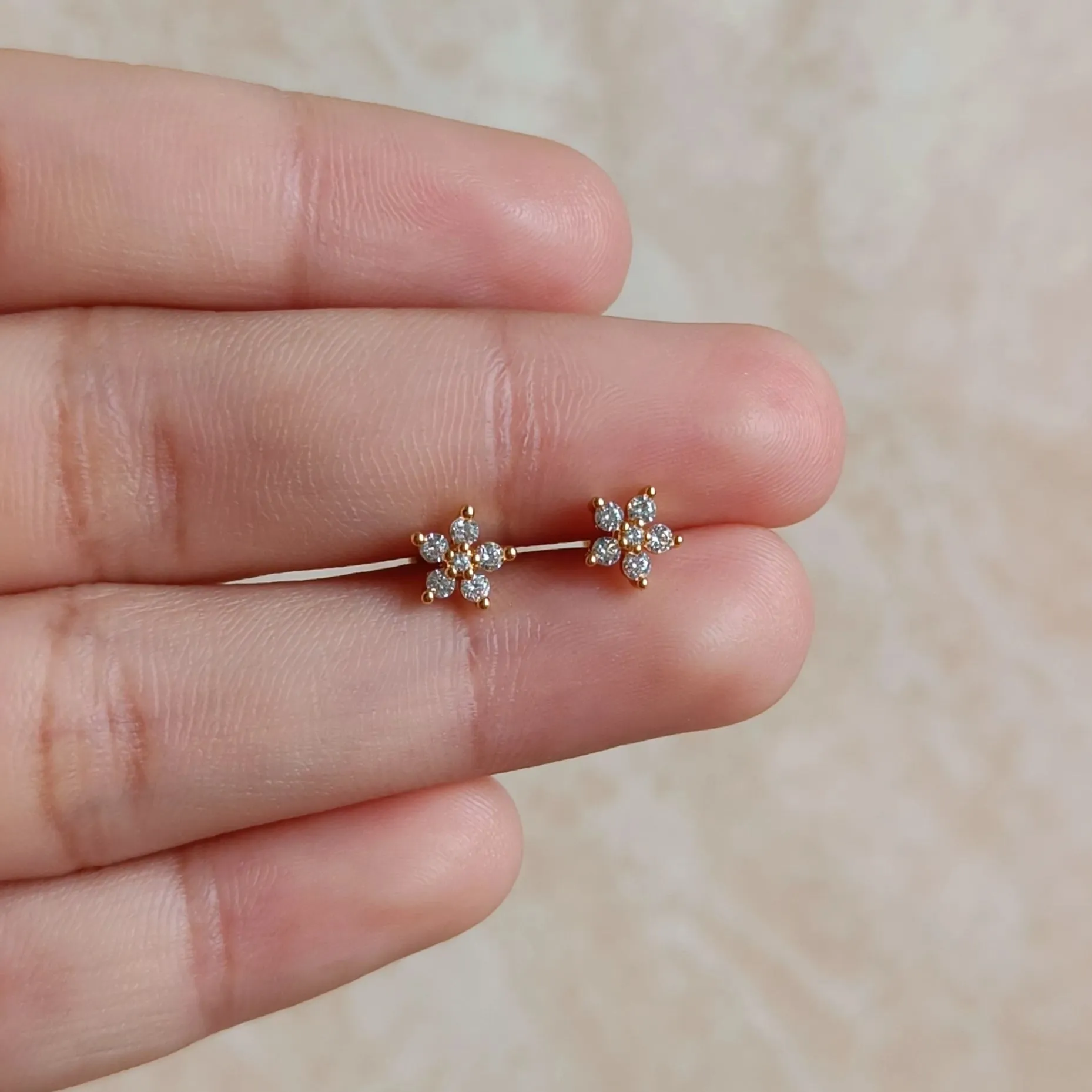 Flower studs - Pair