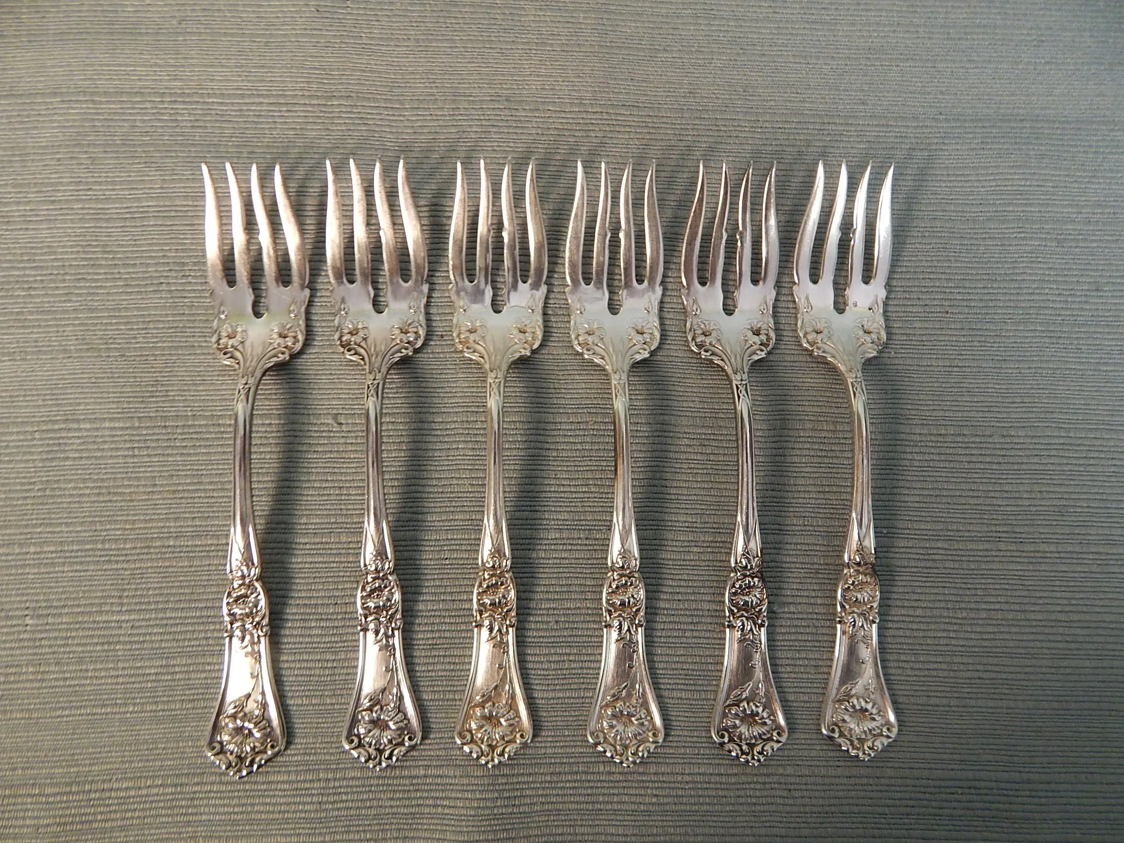 Set of 6 William Rogers Silverplate Salad Forks - Very Good Vintage Condition