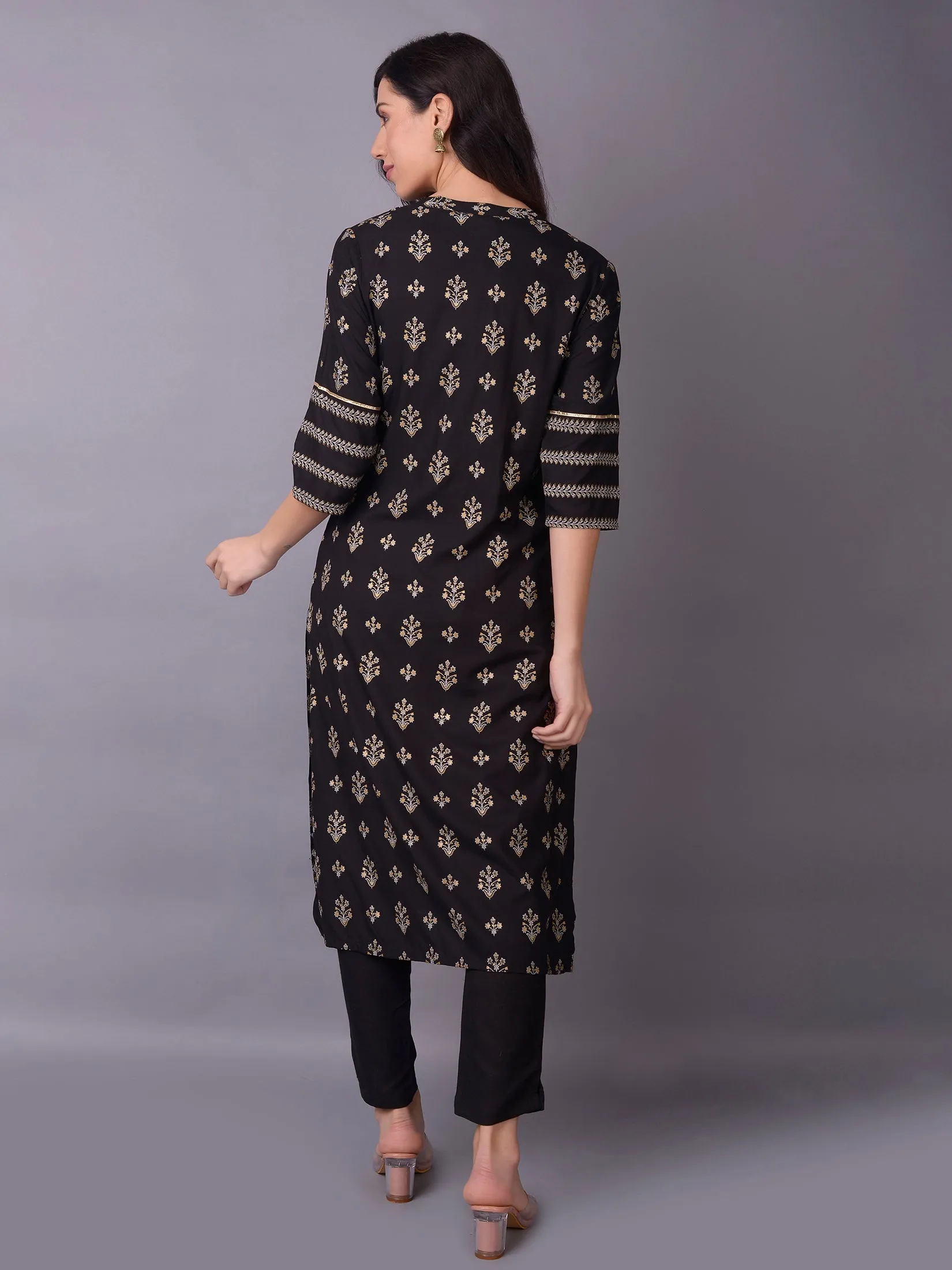 Women Black Floral Printed Kurta With Trouser